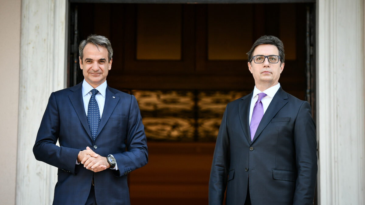 Συνάντηση του Πρωθυπουργού Κυριάκου Μητσοτάκη με τον Πρόεδρο της Β.Μακεδονίας Στέβο Πενταρόφσκι στο Μέγαρο Μαξίμου