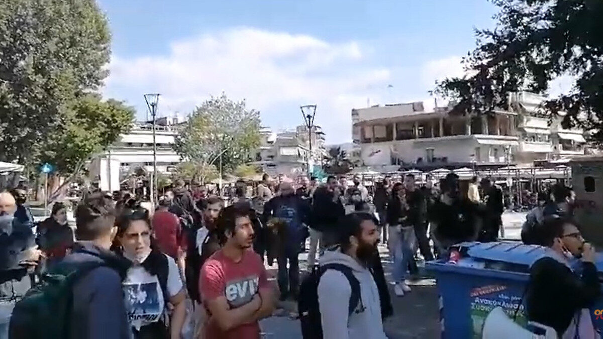 Από την ώρα της επίθεσης φασιστοειδών στην πλατεία Ελευθερίας στην Ηλιούπολη Θεσσαλονίκης
