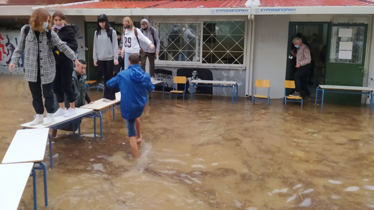 Πλημμυρισμένο σχολείο στη Νέα Φιλαδέλφεια - Αίθουσες ΠΡΟΚΑΤ