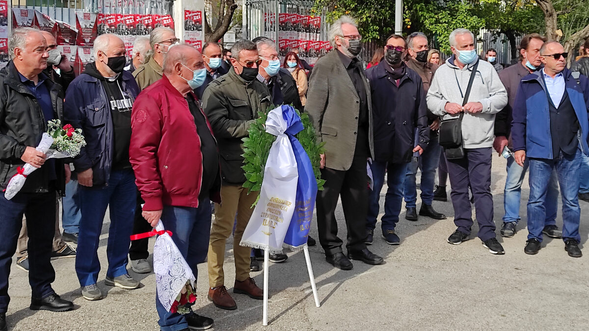 Εν ενεργεία στρατιωτικοί κι απόστρατοι των Ενόπλων Δυνάμεων και των Σωμάτων Ασφαλείας τίμησαν την εξέγερση του Πολυτεχνείου με κατάθεση στεφάνων - 16/11/2021