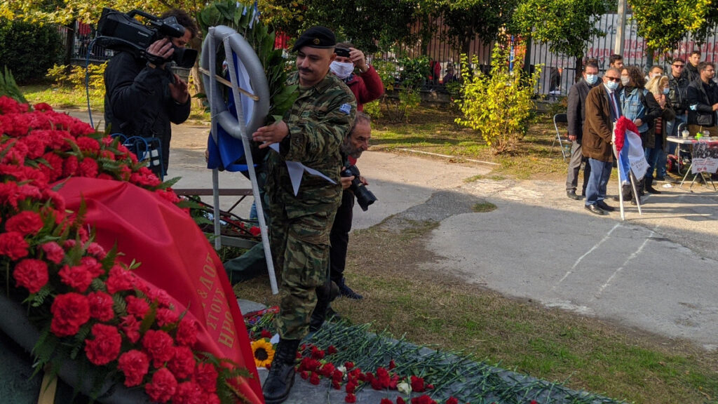 Κατάθεση στεφάνου από στρατευμένους στο μνημείο για τους πεσόντες της εξέγερσης του Πολυτεχνείου 1973 - 16/11/21 / Πηγή: ALT.GR