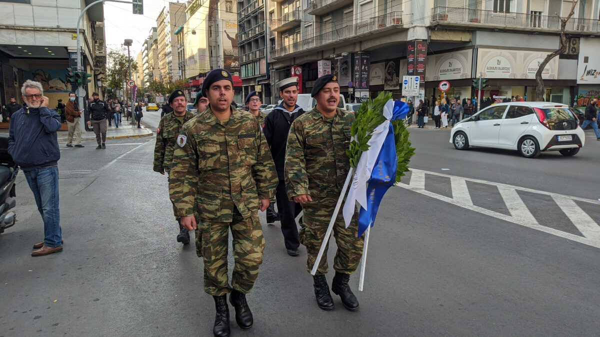 Κατάθεση στεφάνου από στρατευμένους στο μνημείο για τους πεσόντες της εξέγερσης του Πολυτεχνείου 1973 - 16/11/21 / Πηγή: ALT.GR