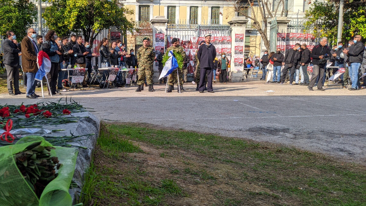 Κατάθεση στεφάνου από στρατευμένους στο μνημείο για τους πεσόντες της εξέγερσης του Πολυτεχνείου 1973 - 16/11/21 / Πηγή: ALT.GR