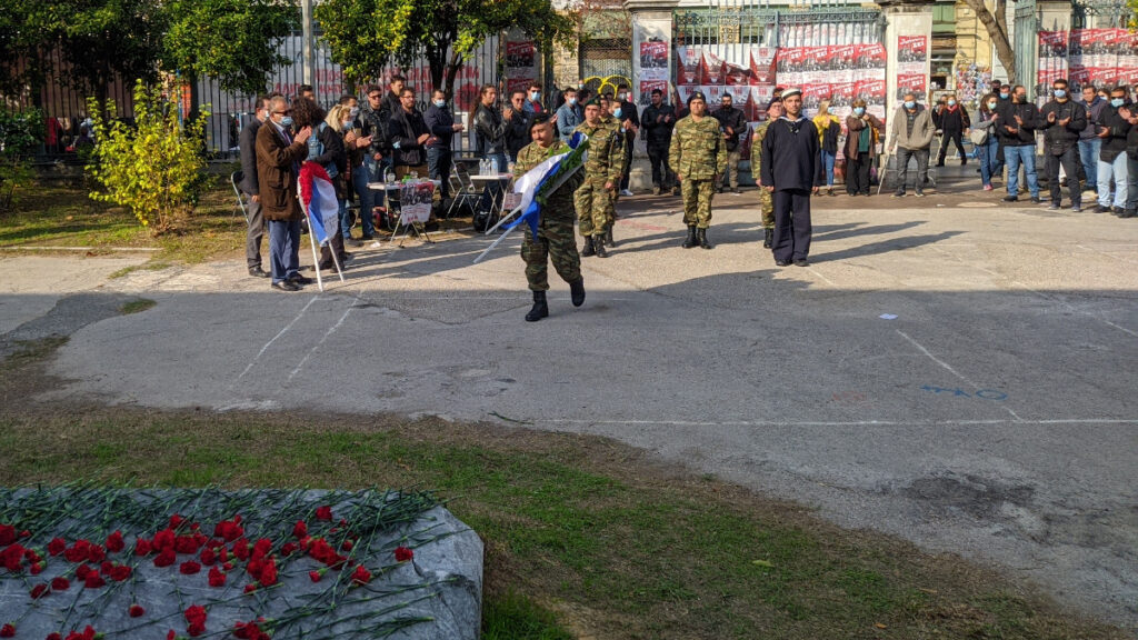 Κατάθεση στεφάνου από στρατευμένους στο μνημείο για τους πεσόντες της εξέγερσης του Πολυτεχνείου 1973 - 16/11/21 / Πηγή: ALT.GR