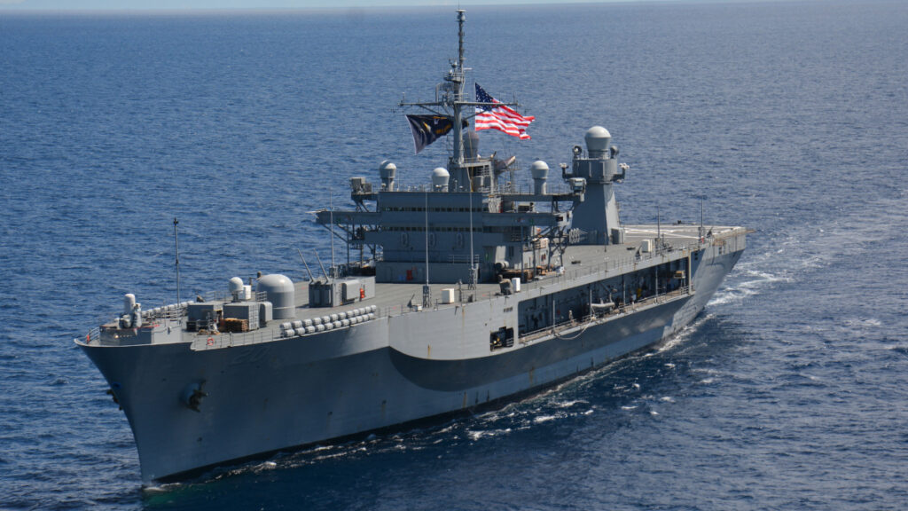 Πλοίο διοίκησης επιχειρήσεων των ΗΠΑ USS Mount Whitney