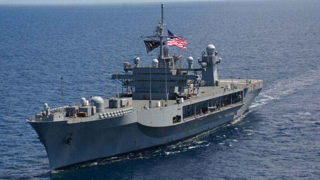 Πλοίο διοίκησης επιχειρήσεων των ΗΠΑ USS Mount Whitney