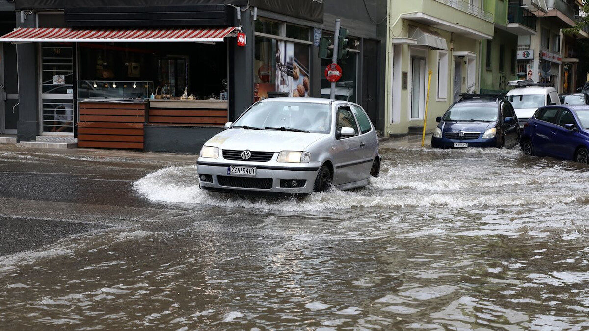 Πλημμυρισμένοι δρόμοι στην Αττική από τη βροχόπτωση της 23ης Νοέμβρη 2021
