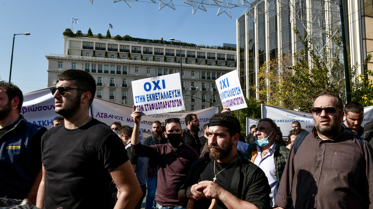 Διαμαρτυρία αγροτοκτηνοτρόφων από την Κρήτη έξω από το υπουργείο Αγροτικής Ανάπτυξης και Τροφίμων, και συγκέντρωση στο Σύνταγμα. Παρασκευή 5 Νοεμβρίου 2021