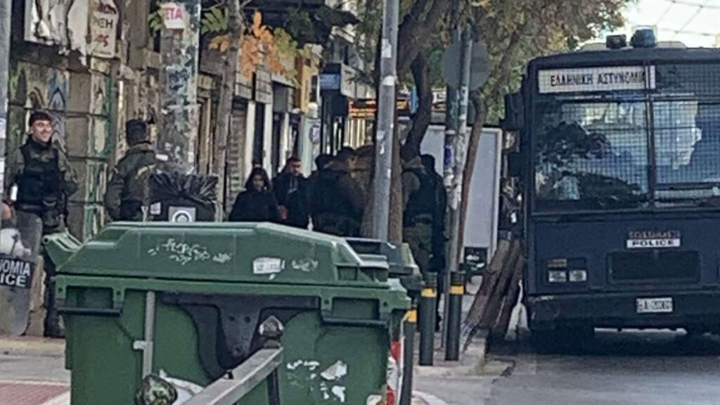 ΑΣΟΕΕ - Η Πρυτανεία του Οικονομικού Πανεπιστημίου έκλεισε τους φοιτητές απέξω - Παρασκευή 12/11/2021