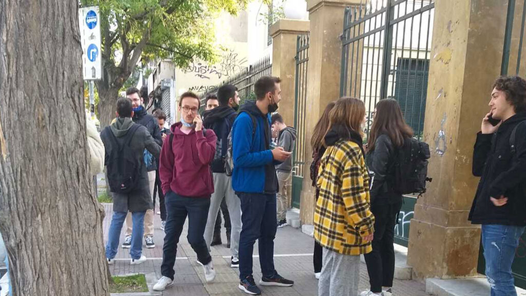 ΑΣΟΕΕ - Η Πρυτανεία του Οικονομικού Πανεπιστημίου έκλεισε τους φοιτητές απέξω - Παρασκευή 12/11/2021