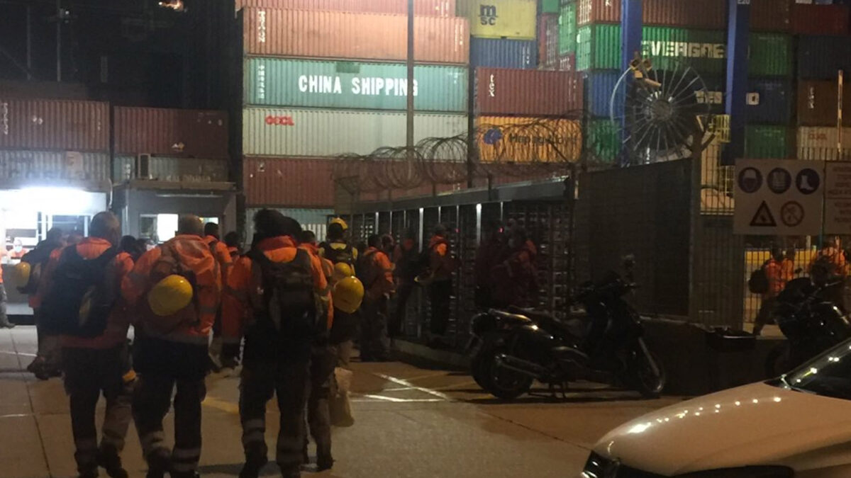 Το Σωματείο ενημερώνει τους εργαζόμενους της βάρδιας για τις διαπραγματεύσεις με την COSCO - 4/11/2021