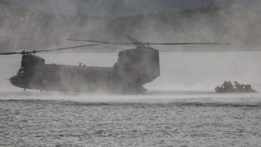 Μεγάλο Πεύκο - ΗΠΑ - Πάιατ - Πρέσβης - Οι Ειδικές Δυνάμεις ασκούνται σε ανακατάληψη εργασιακών χώρων απέναντι στο «εχθρό»