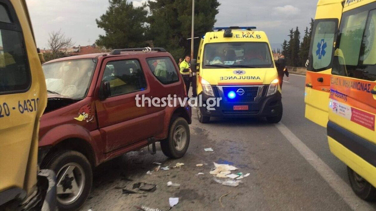 Σύγκρουσησχολικού λεωφορείου με αυτοκινήτο