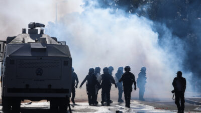 Επίθεση της αστυνομίας στη συγκέντρωση των Πυροσβεστών στο υπουργείο πολιτικής προστασίας