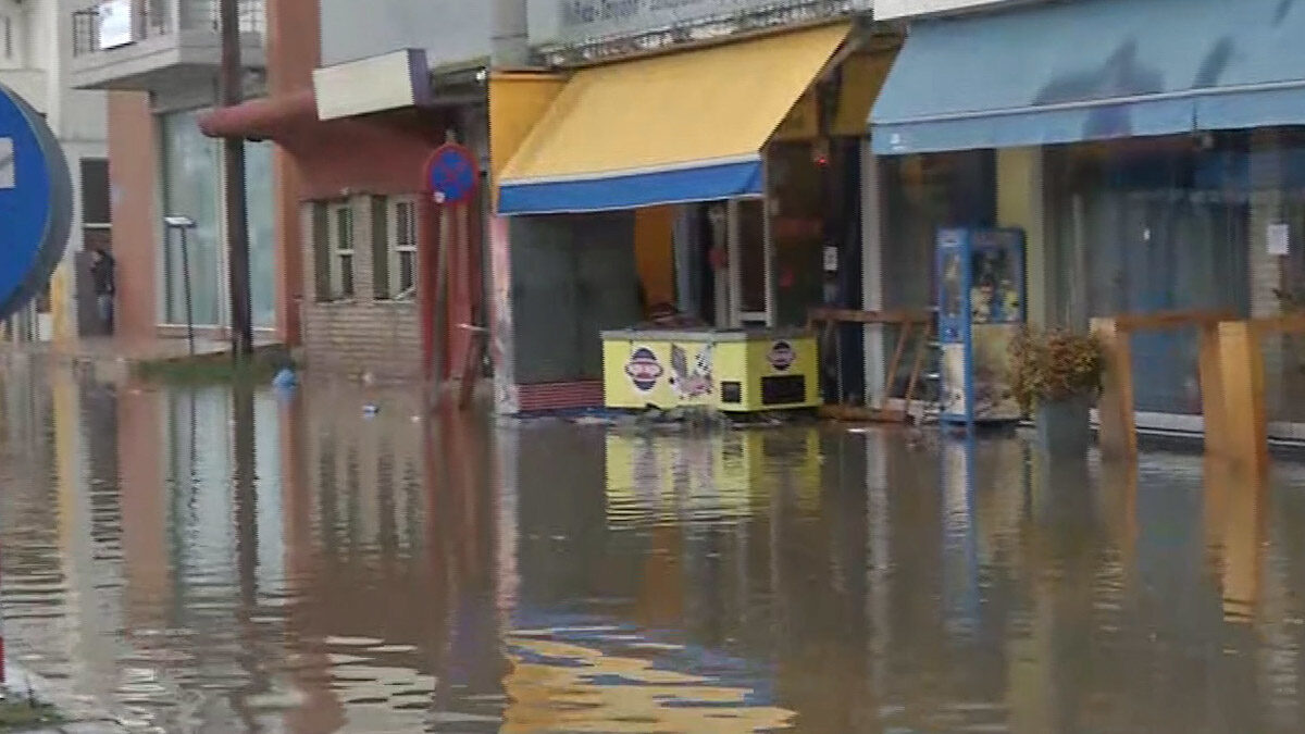 Εκτεταμένες ζημιές από πλημμύρα στο παραλιακό μέτωπο της Πάτρας - 30/11/2021