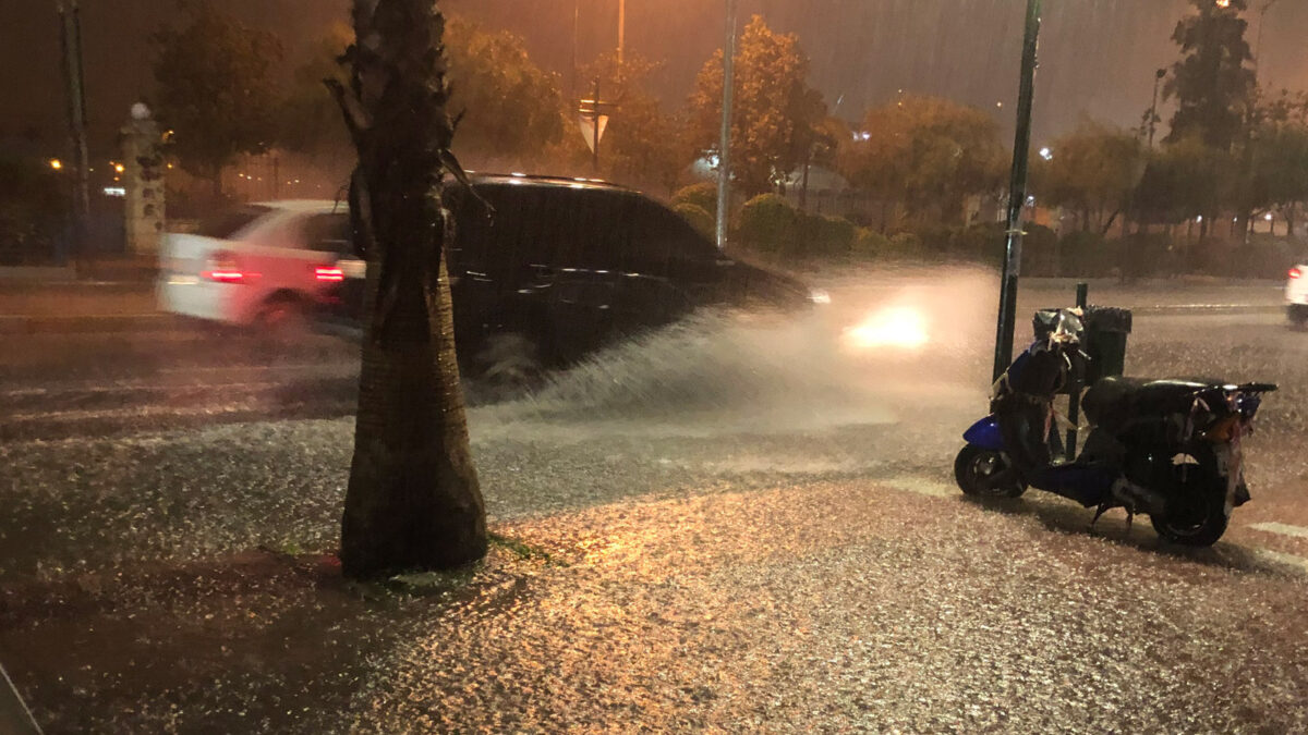 Πλημμυρισμένοι δρόμοι και άλλα προβλήματα, ξανά, στη Αττική από τη βροχόπτωση της 23ης Νοέμβρη 2021