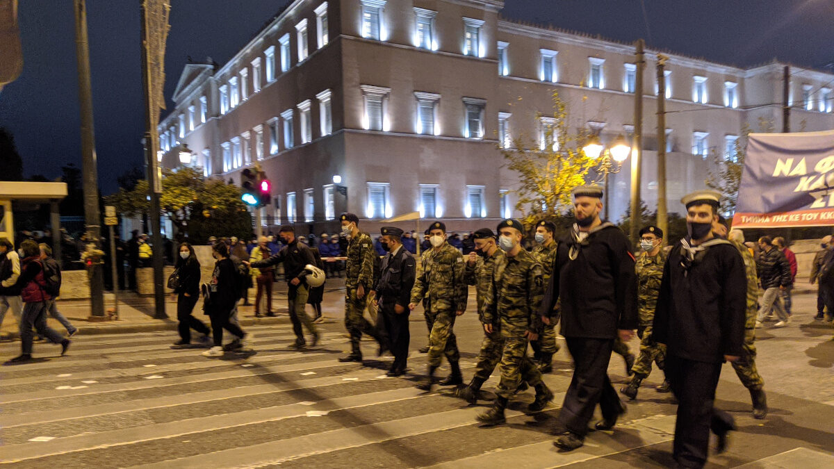 Στρατιώτες στην πορεία του Πολυτεχνείου, 17/11/21