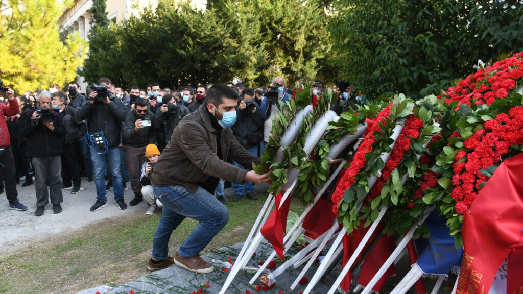 Κατάθεση στεφάνου στο μνημείο της Εξέγερσης του Πολυτεχνείου 1973 κατέθεσαν αντιπροσωπίες της ΚΕ του ΚΚΕ και του ΚΣ της ΚΝΕ - 16/11/2021