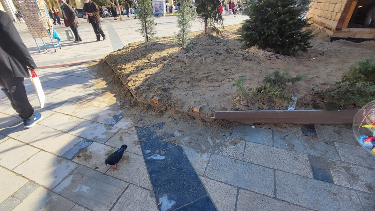 Βανδαλισμοί στο Χριστουγεννιάτικο Χωριό στην πλατεία Γεωργίου