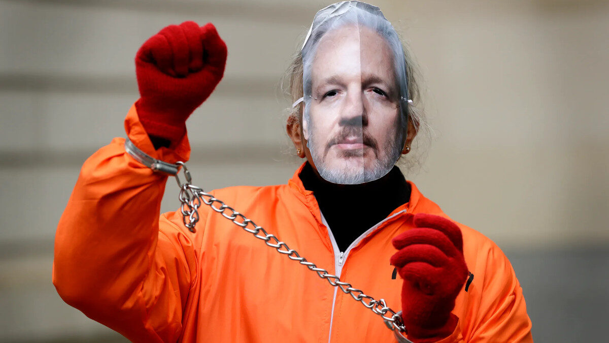 Από διαμαρτυρία για τη φυλάκιση του ιδρυτή του WikiLeaks Τζούλιαν Ασάνζ από τις αρχές του Ηνωμένου Βασιλείου