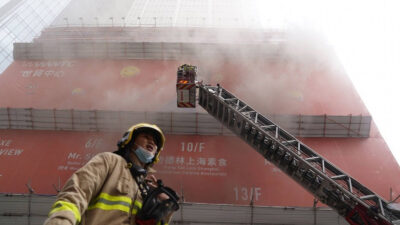 Πυρκαγιά στον ουρανοξύστη World Trade Center του Χονγκ Κονγκ