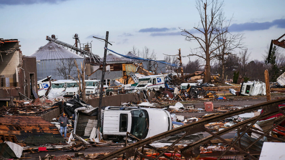 Καταστροφές στο Mayfield του Κεντακυ των ΗΠΑ από τους ανεμοστρόβιλους - Δεκέμβρης 2021