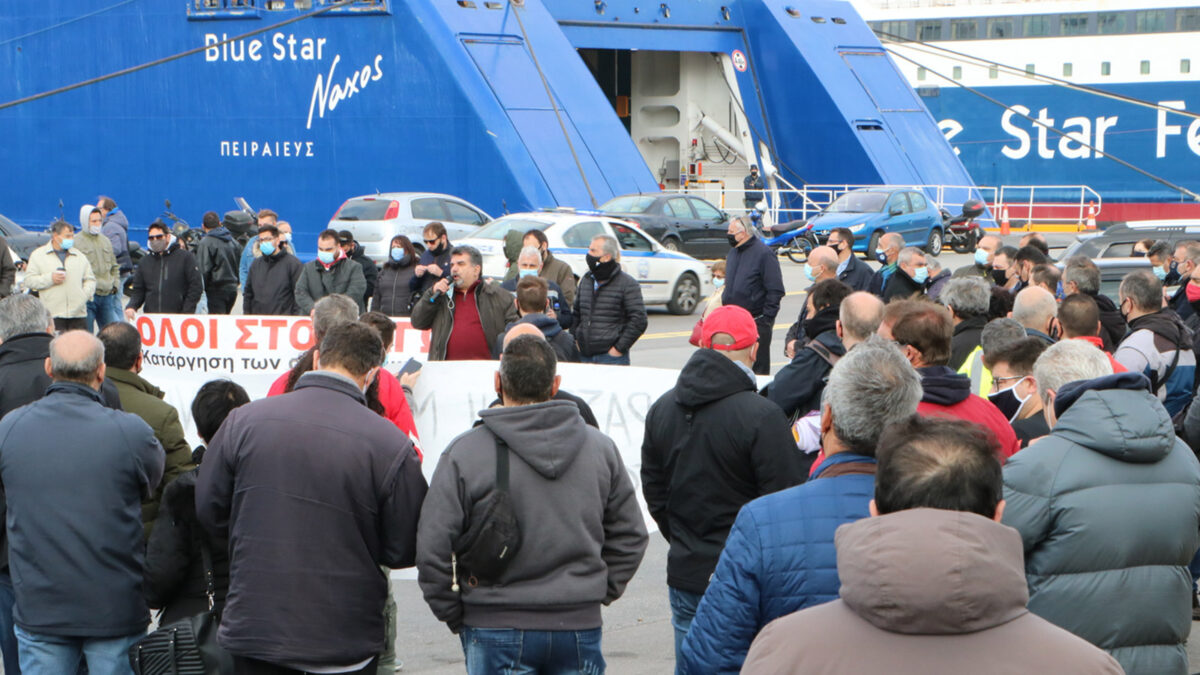 Απεργία ναυτεργατών - Συγκέντρωση στο λιμάνι του Πειραιά - Ομιλία Προέδρου της ΠΕΜΕΝ, Θ. Ευαγγελάκη