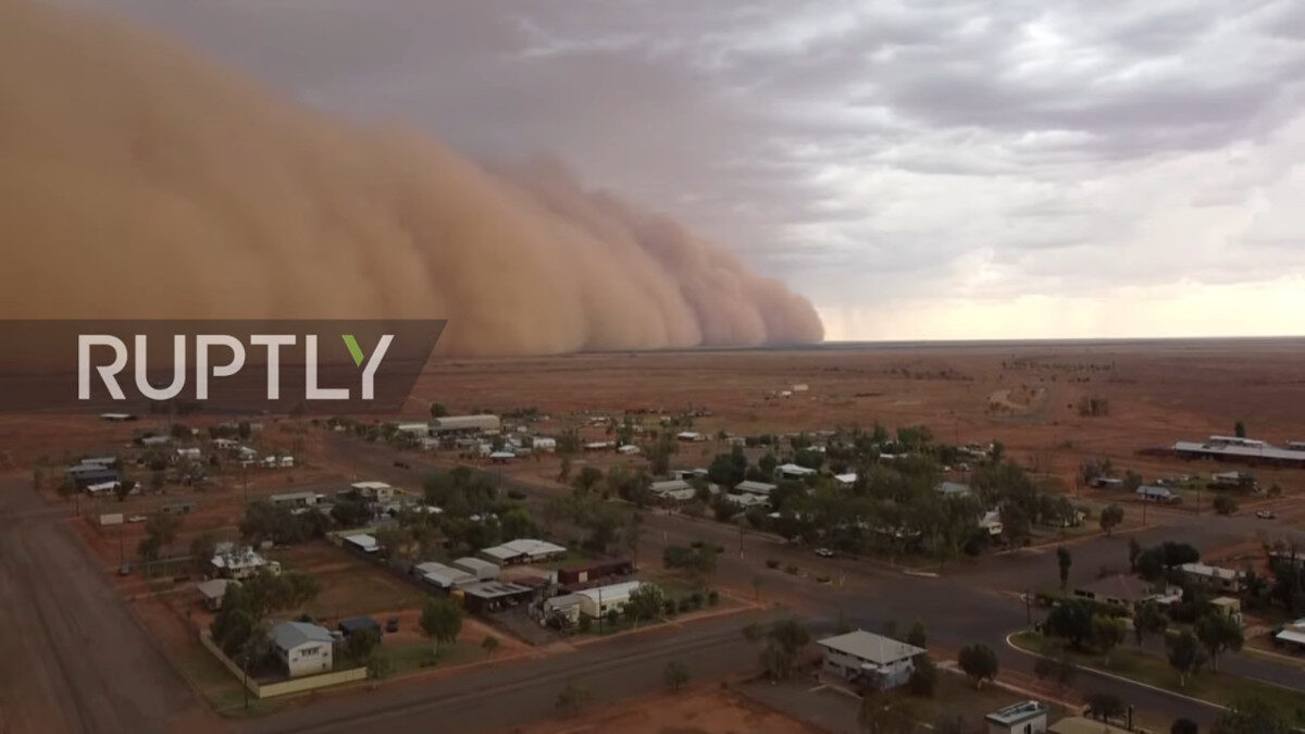 Τεράστια αμμοθύελλα σαρώνει το Κουίνσλαντ στην Αυστραλία