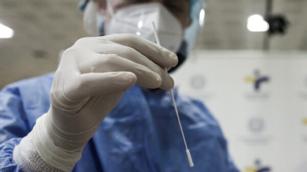 Κορονοϊός: 3.313 κρούσματα - 15 θάνατοι - 120 διασωληνωμένοι