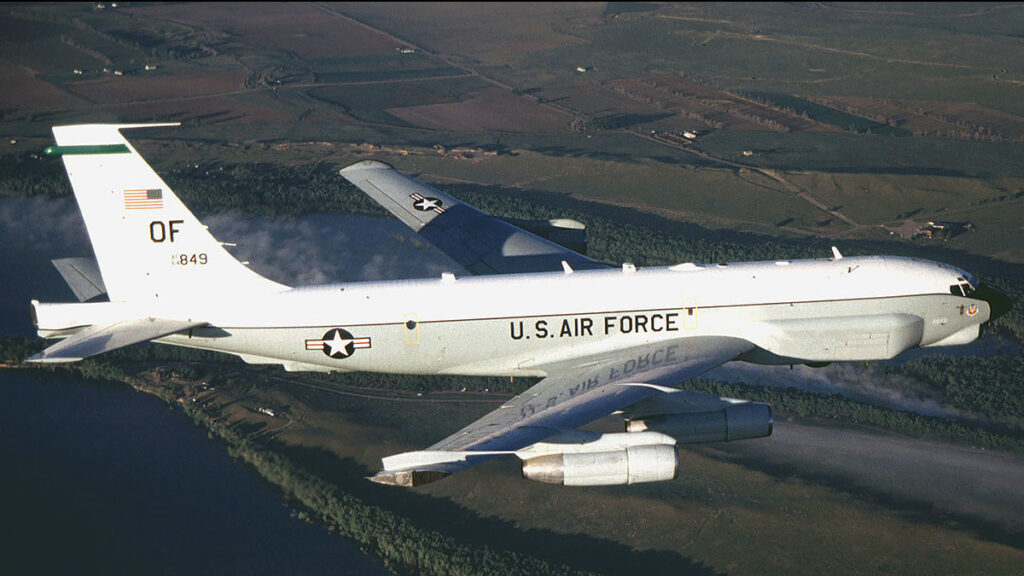 Το κατασκοπευτικό αεροσκάφος RC-135U Combat Sent των ΗΠΑ που παρέχει στρατηγικές ηλεκτρονικές πληροφορίες αναγνώρισης