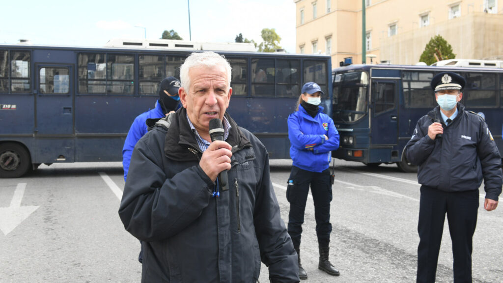 Πορεία των συνταξιούχων από την πλατεία Κλαυθμώνος, στην Αθήνα, προς το Μέγαρο Μαξίμου μετά από κάλεσμα των Συνεργαζόμενων Συνταξιουχικών Οργανώσεων - 14/12/2021