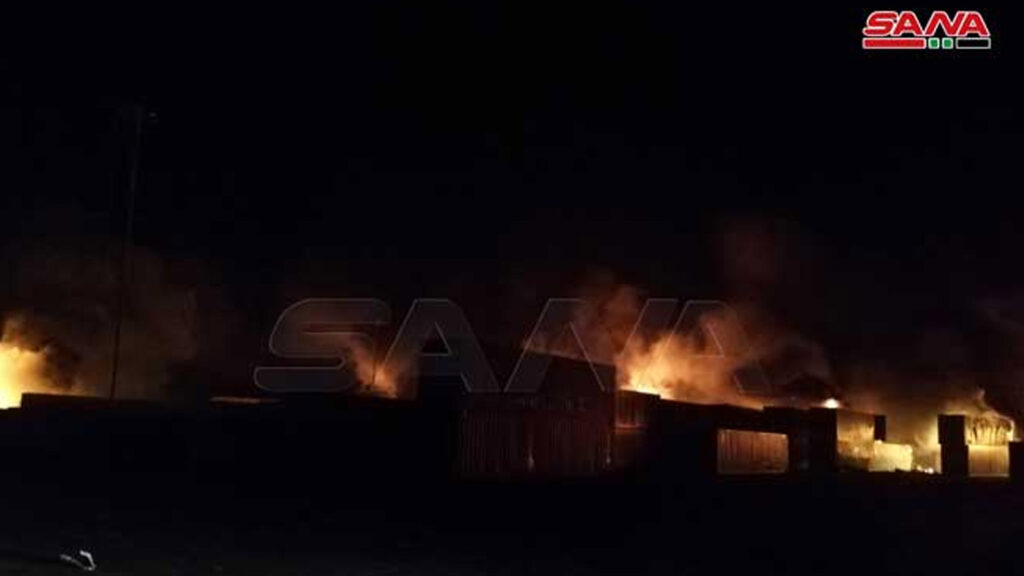 Εμπορευματοκιβώτια φλέγονται στο λιμάνι της Λαττάκειας, στη Συρία από Ισραηλινή επίθεση 28/12/201