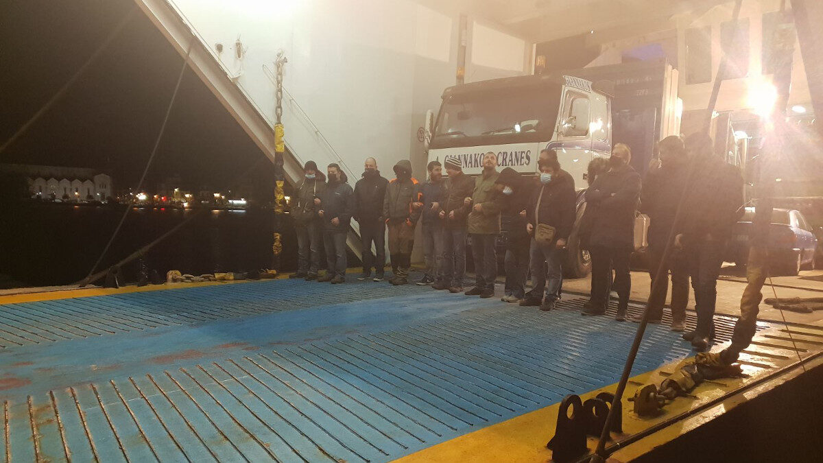 Κινητοποίηση στο λιμάνι της Ζακύνθου ενάντια στην προσπάθεια αποβίβασης ανεμογεννητριών στο νησί