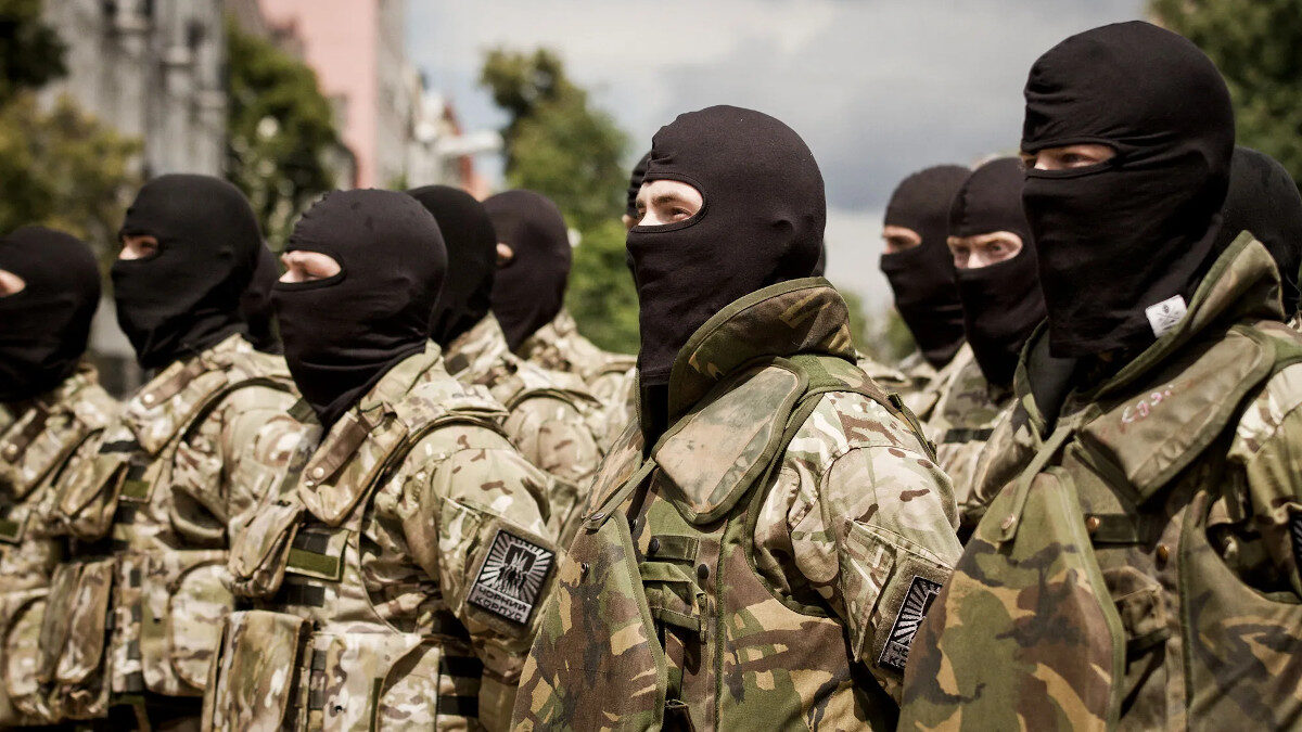 Ένοπλοι νεοναζί, μεταξύ αυτών και Σουηδοί στην Ουκρανία / «Τάγμα Αζοφικής» (AZOV Batallion)