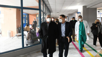 Από την επίσκεψη του Δ. Κουτσούμπα στο νοσοκομείο "Αττικόν", Δευτέρα 17 Γενάρη 2022