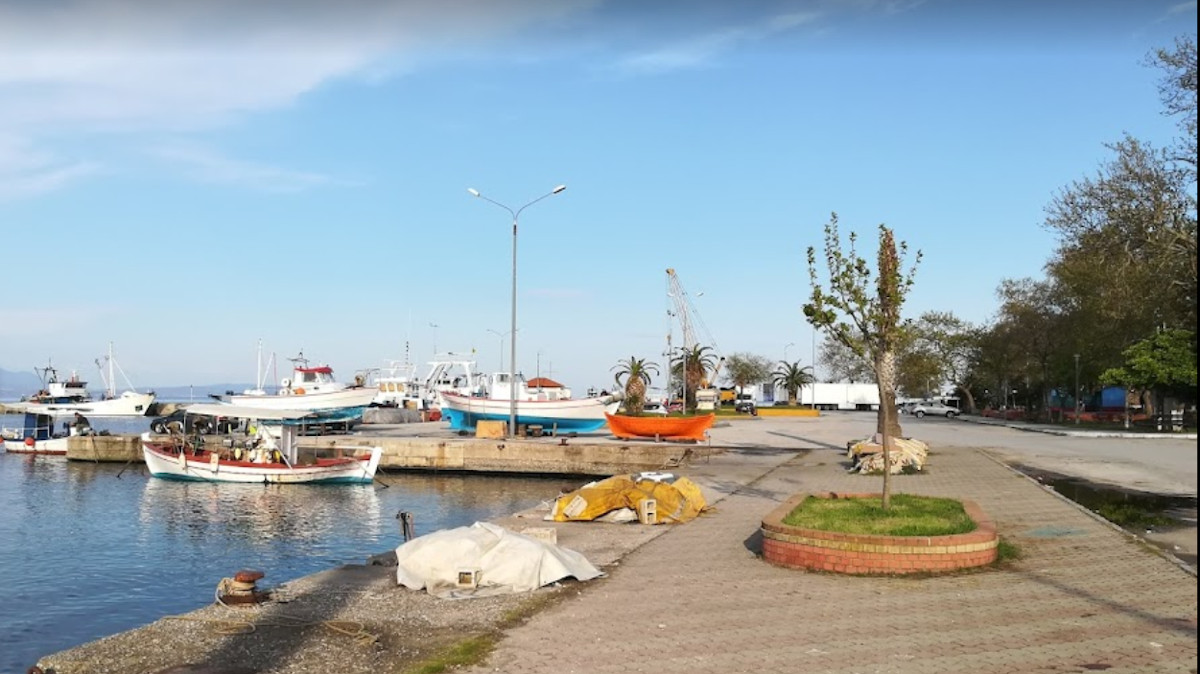 Λιμάνι - Αλιευτικό καταφύγιο Σταυρού, Δήμος Βόλβης, Χαλκιδική