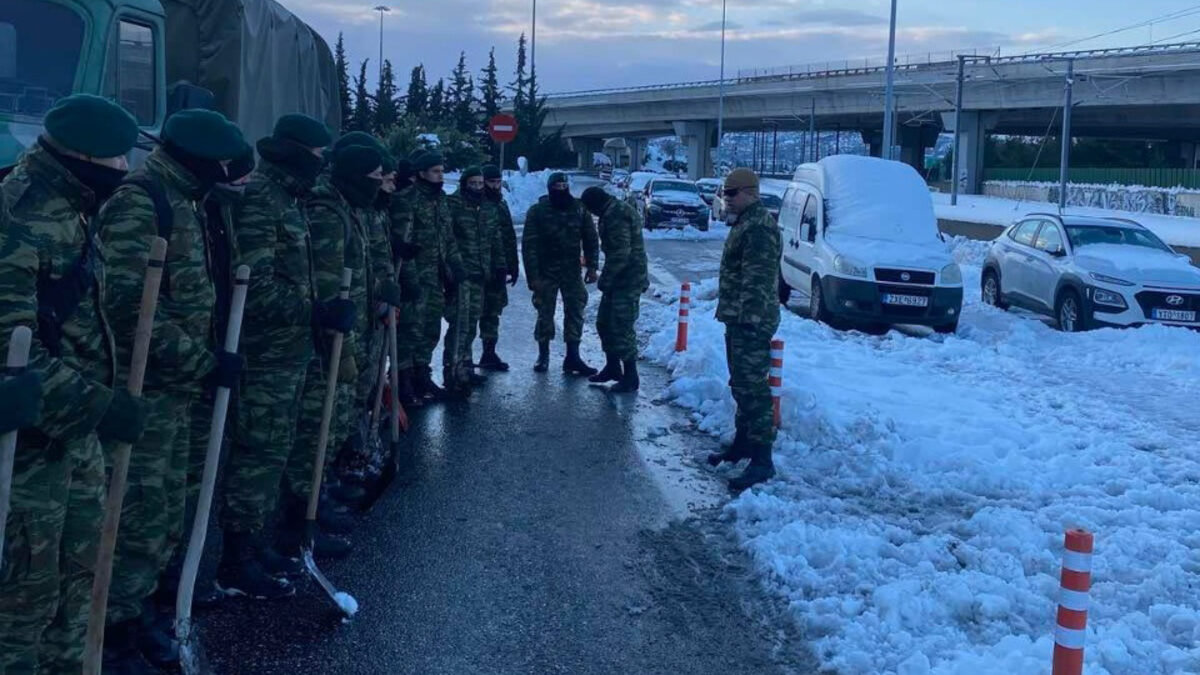 Φαντάροι στην Αττική Οδό για τον απεγκλωβισμό αυτοκινήτων - Γενάρης 2022