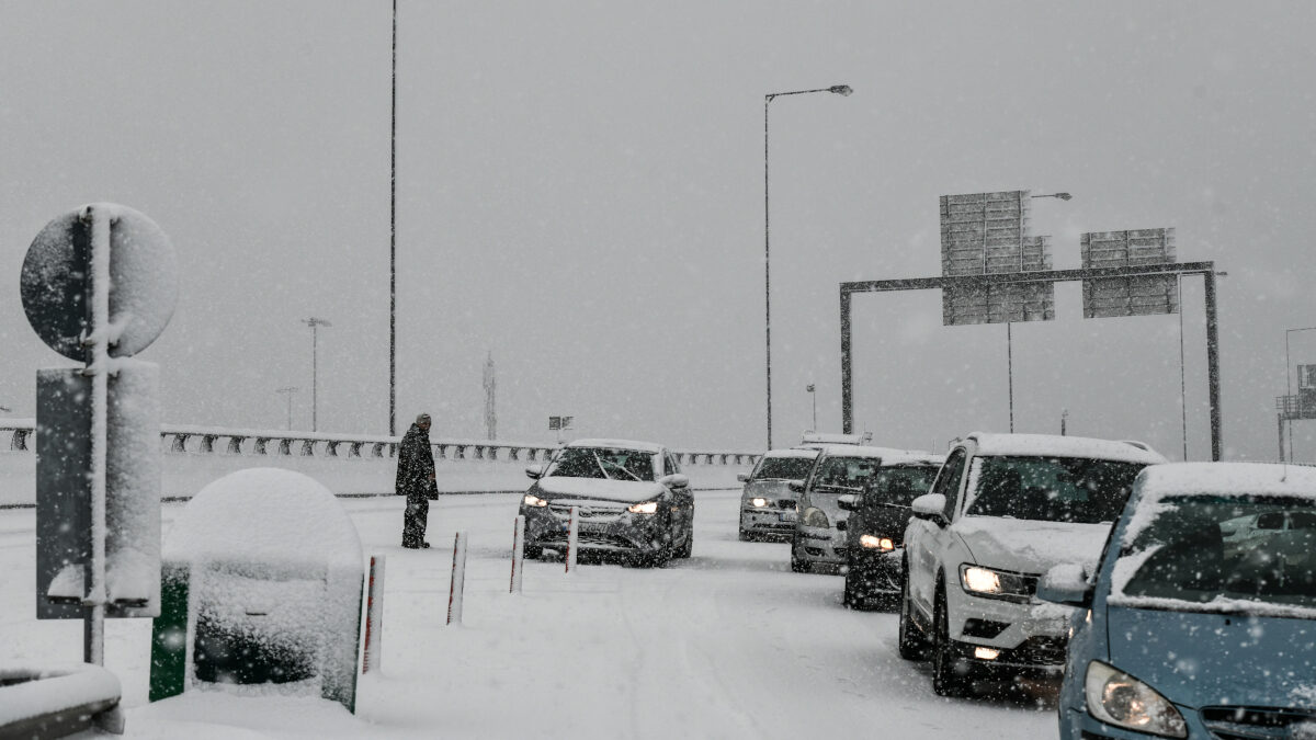 Κακοκαιρία "Ελπίς": Ακινητοποιημένα οχήματα στην Αττική Οδό