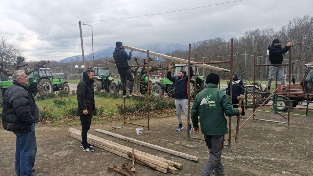Μπλόκο Αγροτών στο Παλιούρι, στη Μακρακώμη στη Δυτική Φθιώτιδα
