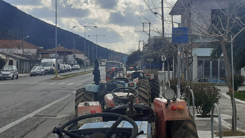 Αγρότες Μεσηνίας στο μπλόκο στο Σουλινάρι