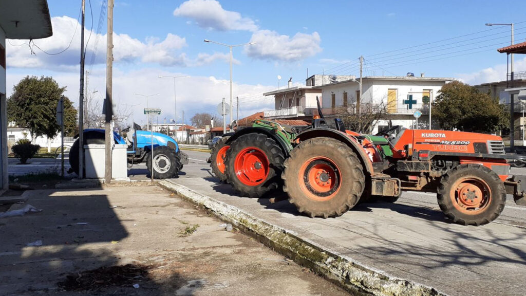 Αγρότες Μεσηνίας στο μπλόκο στο Σουλινάρι