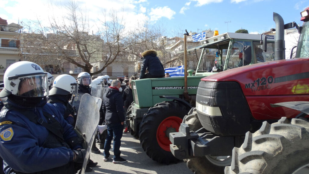 Ομοσπονδία Αγροτικών Συλλόγων Ν. Άρτας - Μπλόκο στο κόμβο του Σκοπευτηρίου - Παρέκαμψαν τις δυνάμεις καταστολής / Φλεβάρης 2022