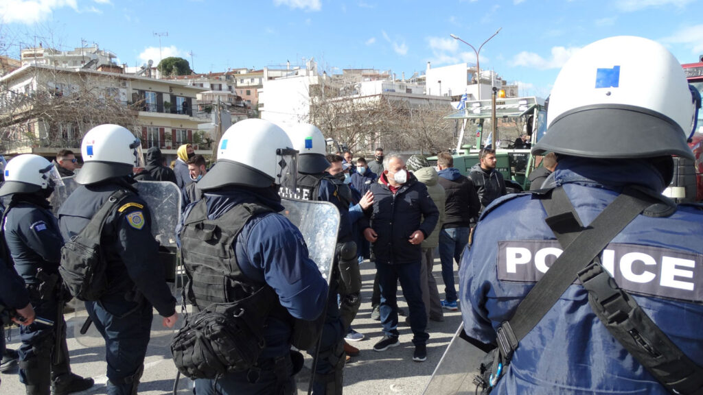 Ομοσπονδία Αγροτικών Συλλόγων Ν. Άρτας - Μπλόκο στο κόμβο του Σκοπευτηρίου - Παρέκαμψαν τις δυνάμεις καταστολής / Φλεβάρης 2022