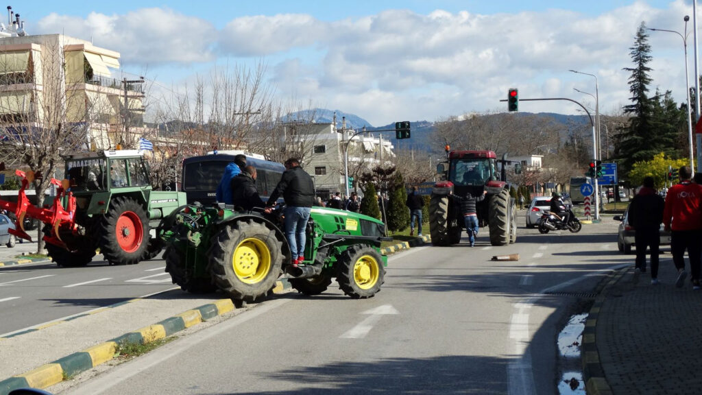 Ομοσπονδία Αγροτικών Συλλόγων Ν. Άρτας - Μπλόκο στο κόμβο του Σκοπευτηρίου - Παρέκαμψαν τις δυνάμεις καταστολής / Φλεβάρης 2022
