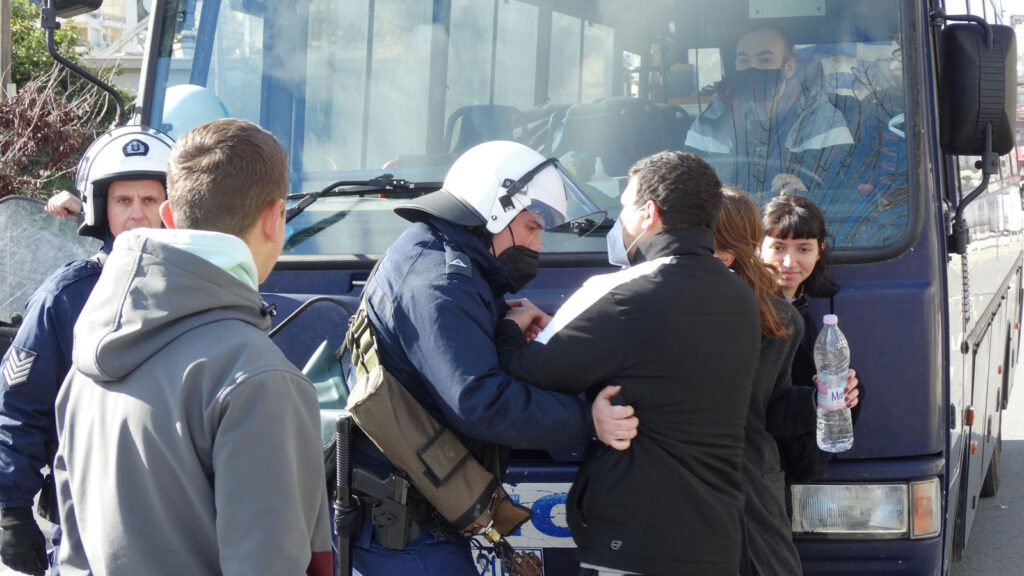 Ομοσπονδία Αγροτικών Συλλόγων Ν. Άρτας - Μπλόκο στο κόμβο του Σκοπευτηρίου - Παρέκαμψαν τις δυνάμεις καταστολής / Φλεβάρης 2022