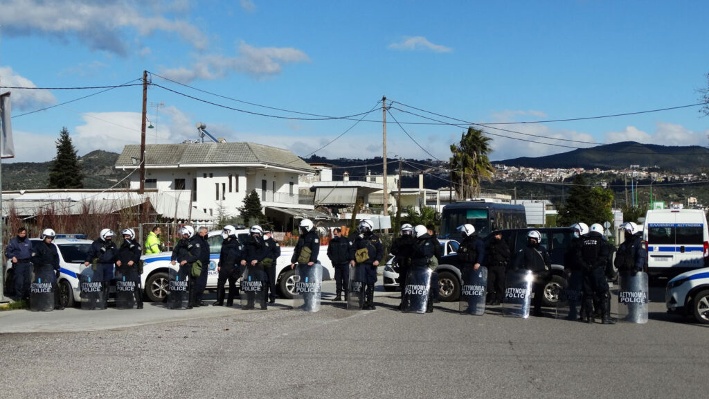 Ομοσπονδία Αγροτικών Συλλόγων Ν. Άρτας - Μπλόκο στο κόμβο του Σκοπευτηρίου - Παρέκαμψαν τις δυνάμεις καταστολής / Φλεβάρης 2022