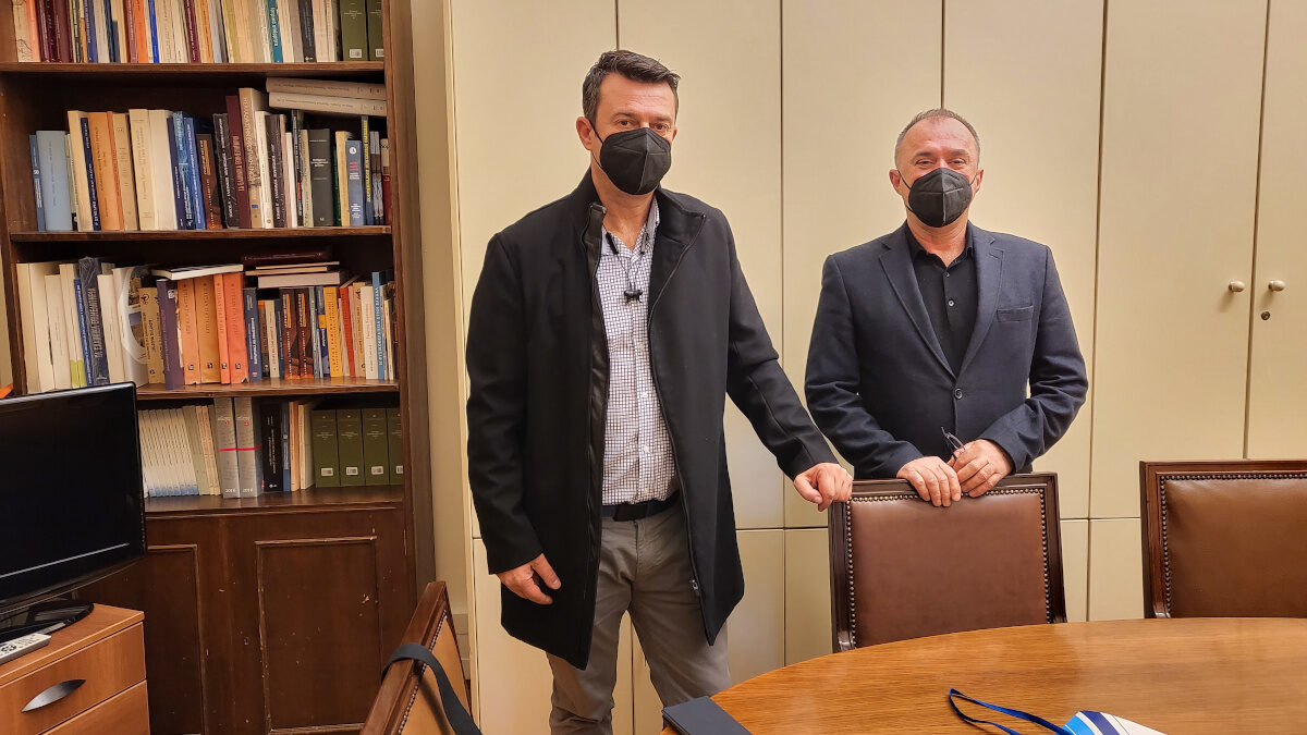 Συνάντηση Κωσταντίνου Κυράνη, Προέδρου της Πανελλήνιας Ομοσπονδίας Λιμενικών (ΠΟΛ) με τον Νίκο Παπαναστάση, Βουλευτή του ΚΚΕ και Αντισυνταγματάρχη (ΕΔ) ε.α στη Βουλή - 10/02/2022