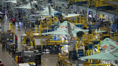 Γραμμή παραγωγής F-35 σε εργοστάσιο της Lockheed Martin