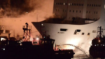 φωτια πυρκαγιά πλοίο