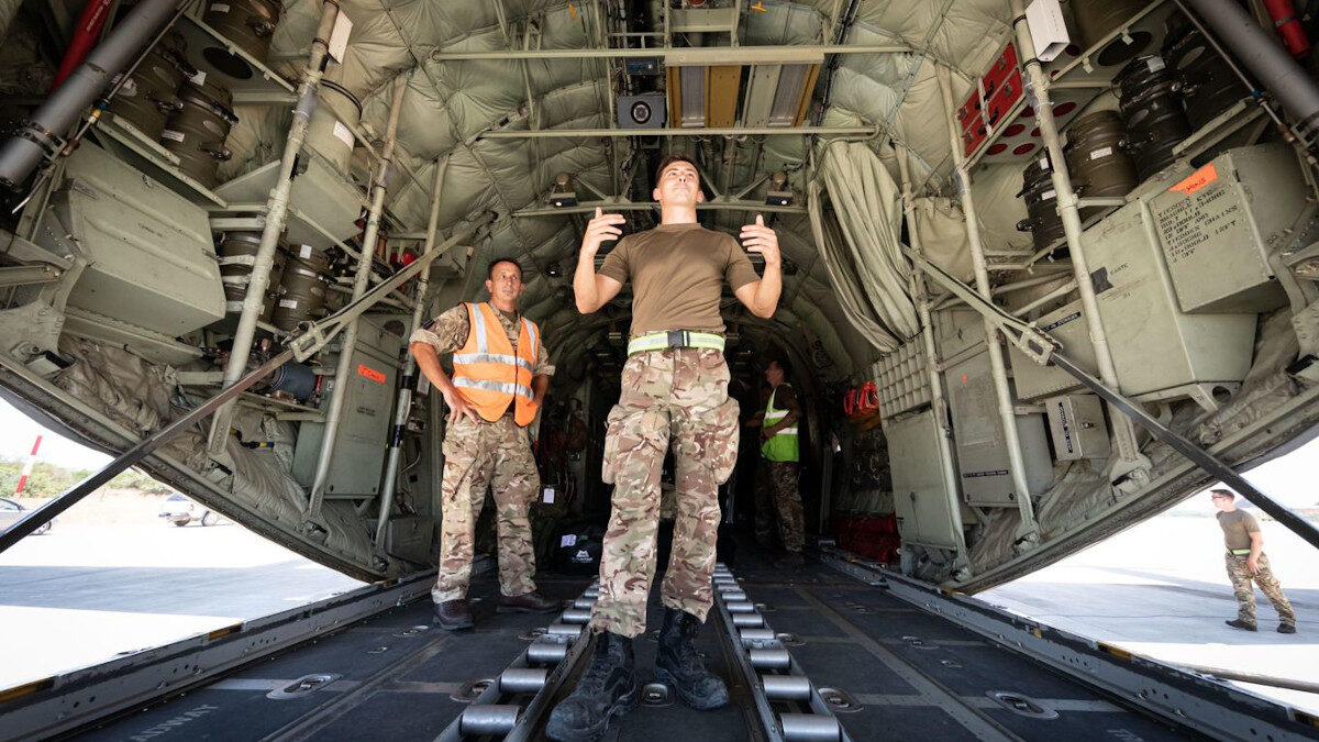 Βρετανοί στρατιώτες σε επιχείρηση στην βρετανική αεροπορική βάση Ακρωτηρίου στην Κύπρο